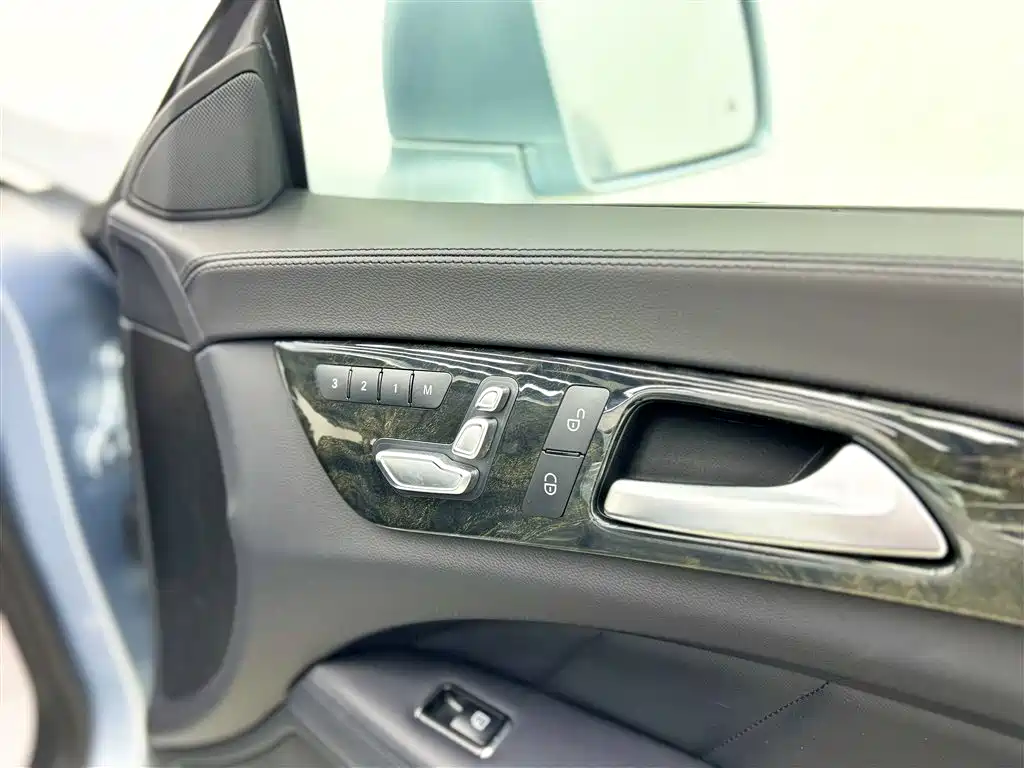 Mercedes-Benz CLS 2015 — фото 15