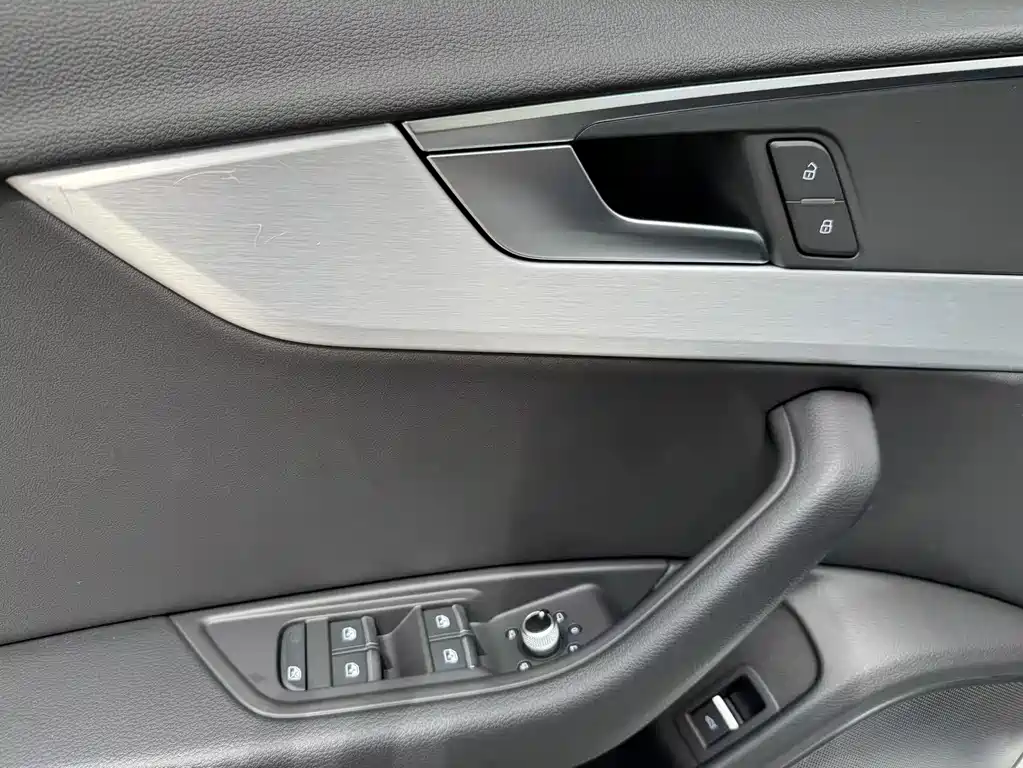 Audi A4L 2022 — фото 17