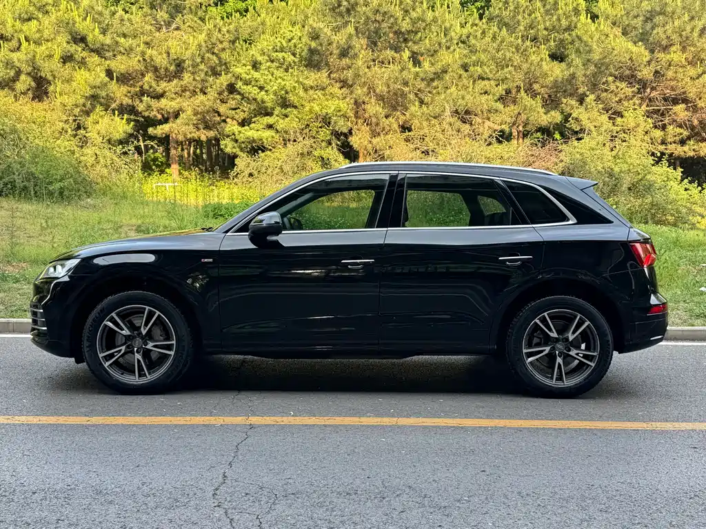 Audi Q5L 2018 — фото 15