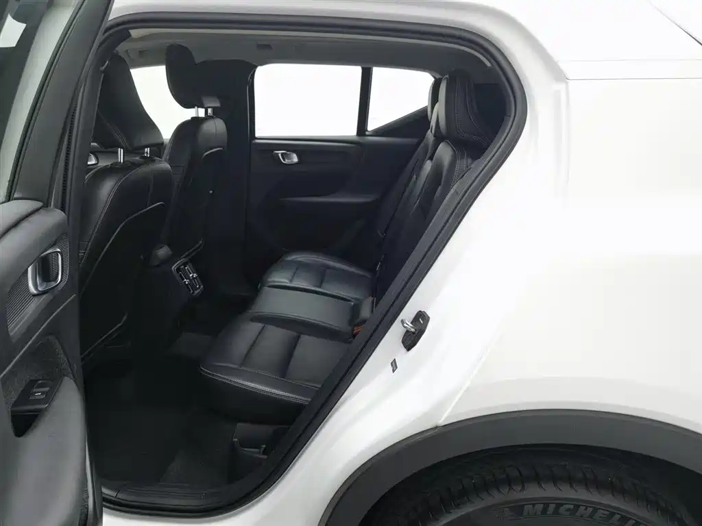 Volvo XC40 2020 — фото 15