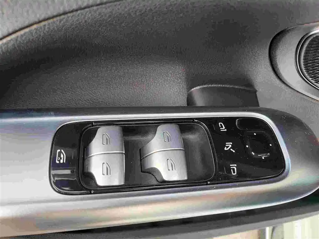 Mercedes-Benz C-Class 2024 — фото 8