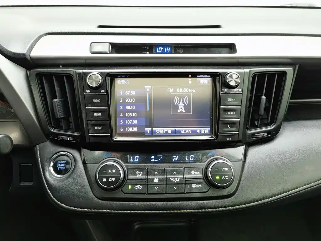 Toyota RAV4 2018 — фото 12