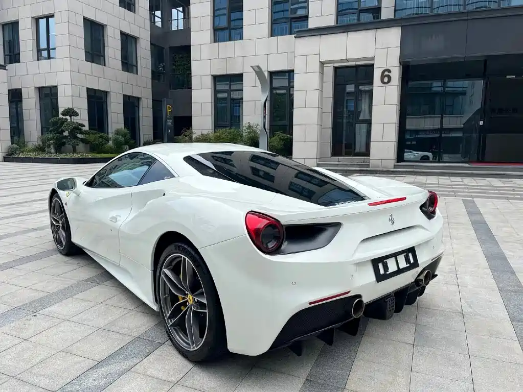 Ferrari 488 2017 — фото 5