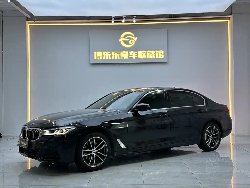BMW 5 Series 2022 — фото 1