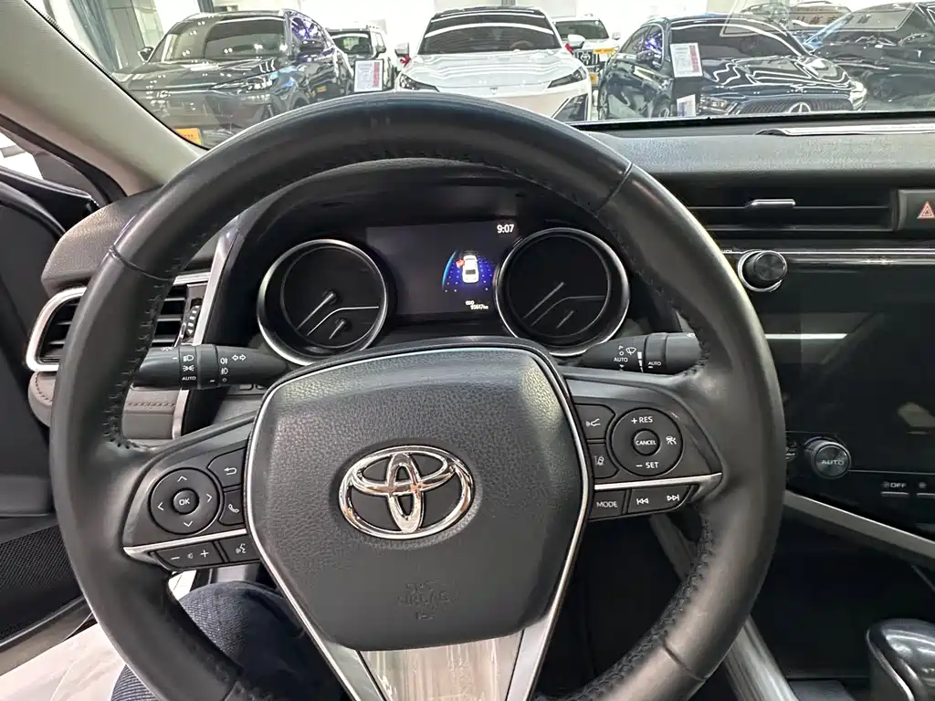 Toyota Camry 2020 — фото 7
