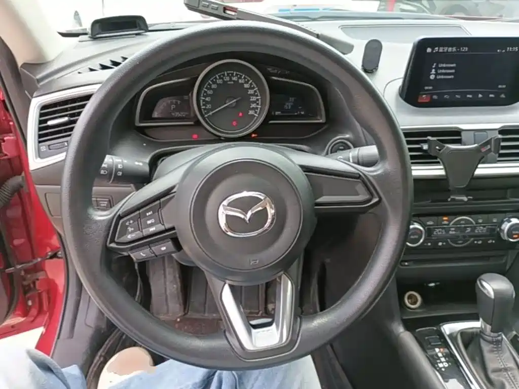 Mazda 3 Axela 2018 — фото 11