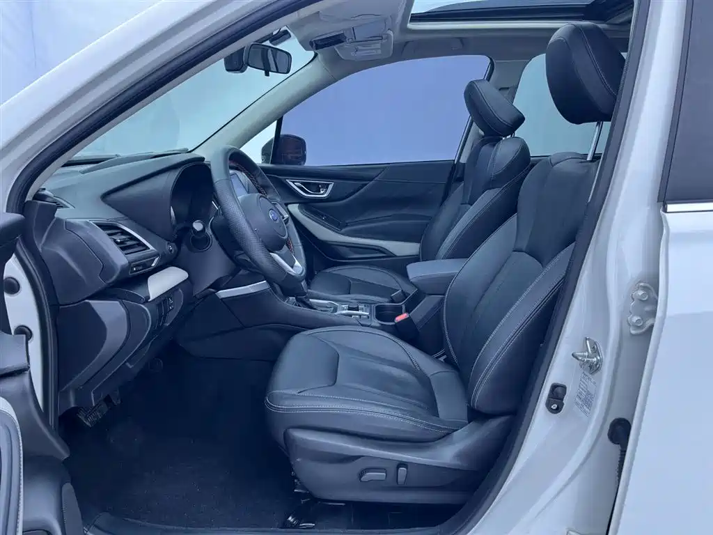 Subaru Forester 2022 — фото 8