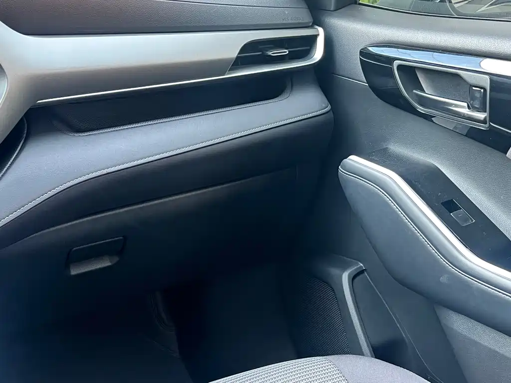 Toyota Highlander 2023 — фото 14
