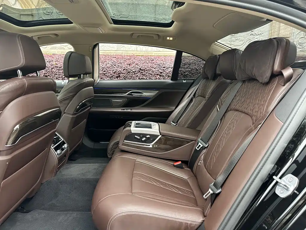 BMW 7 Series 2019 — фото 10