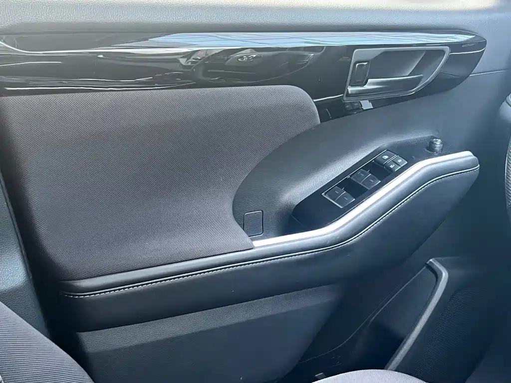 Toyota Highlander 2023 — фото 13