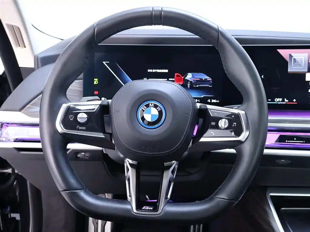 BMW i7 2023 — фото 16