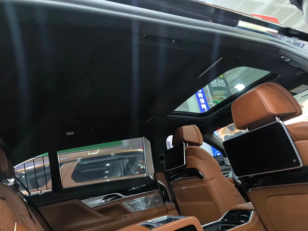 BMW 7 Series 2018 — фото 32