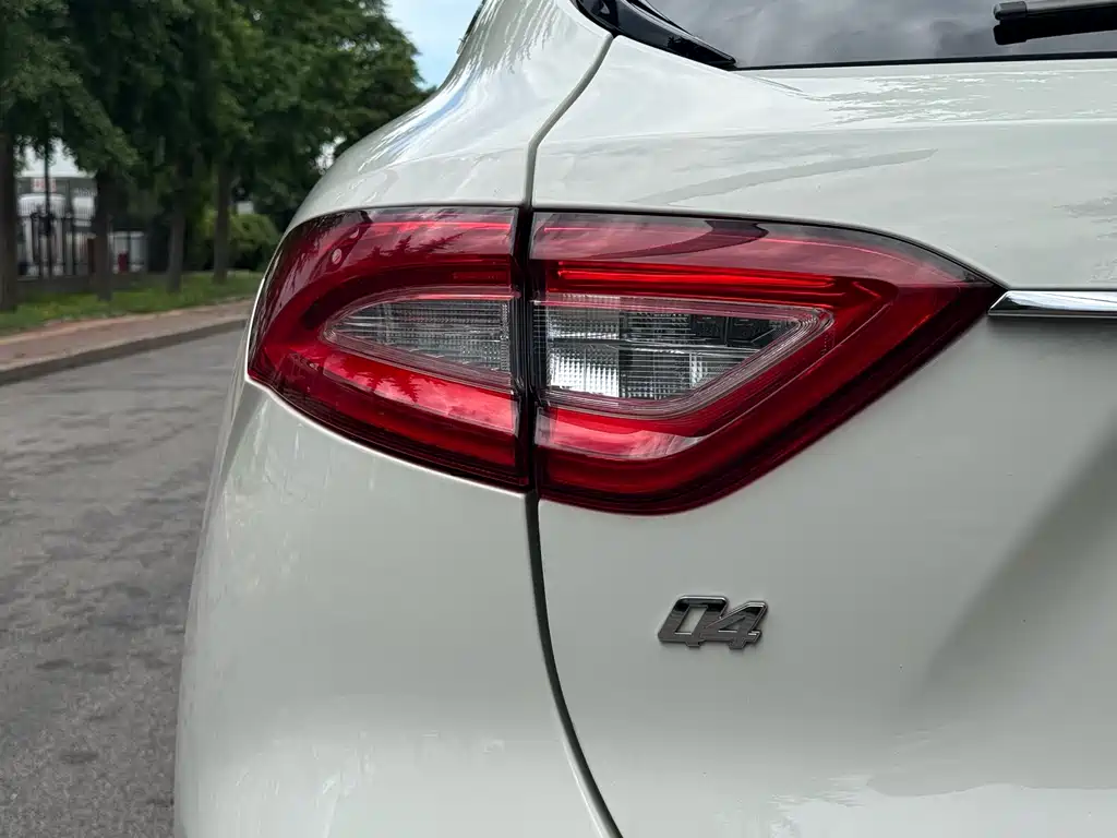 Maserati Levante 2017 — фото 9
