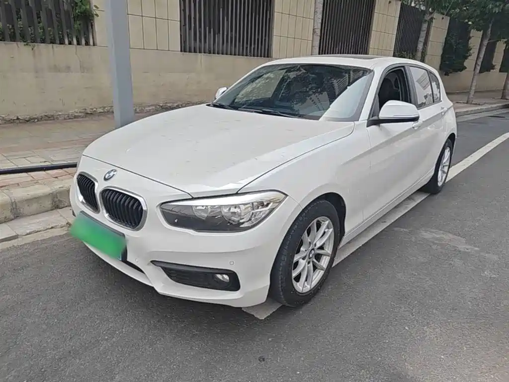 BMW 1 Series 2019 — фото 1