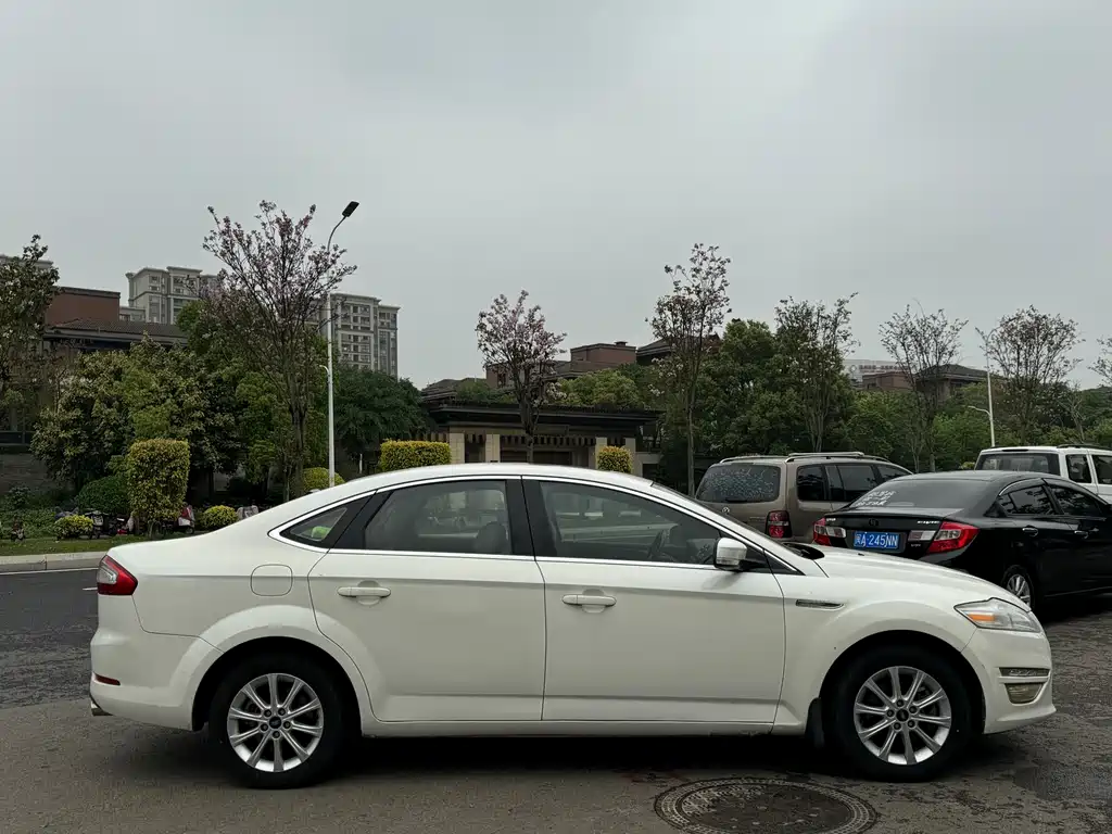 Ford Mondeo 2014 — фото 14