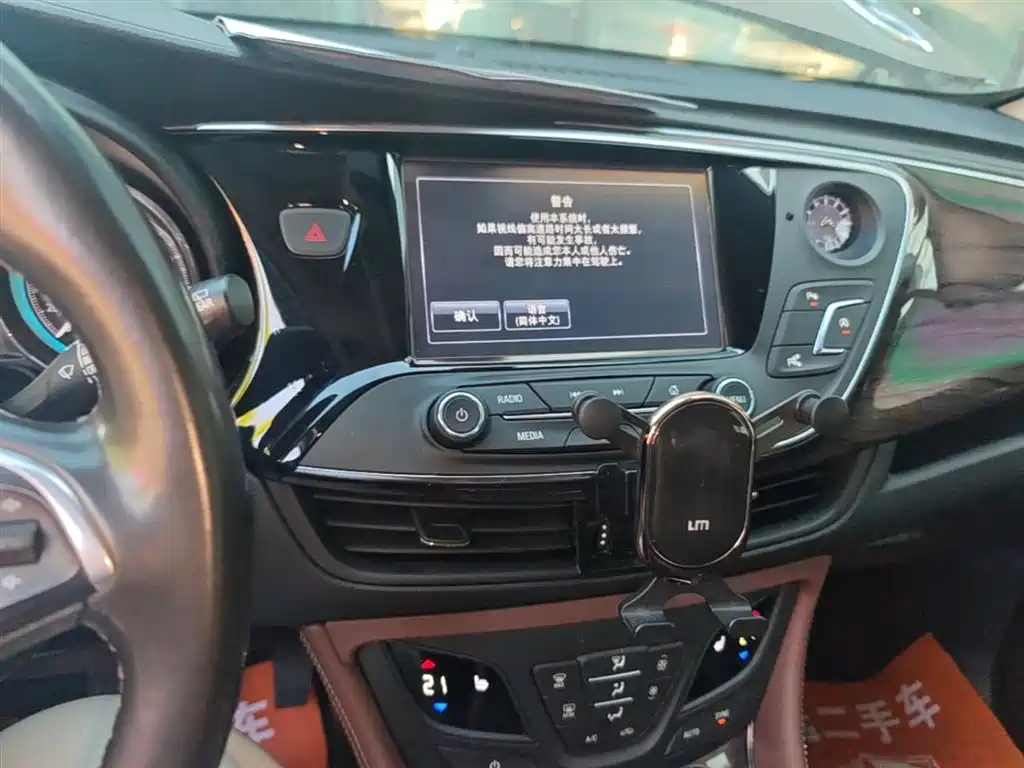 Buick Envision Plus 2017 — фото 9