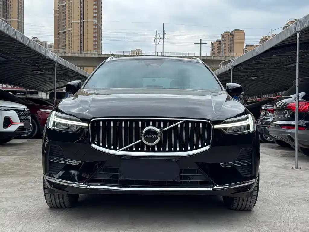 Volvo XC60 2022 — фото 2
