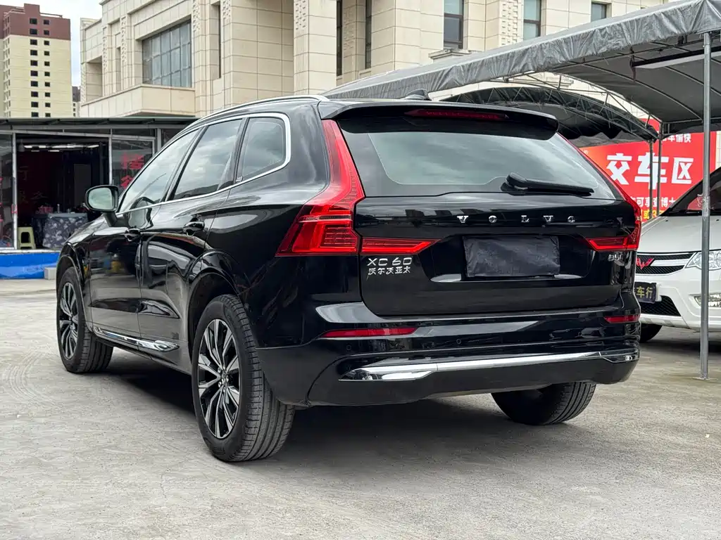 Volvo XC60 2022 — фото 6