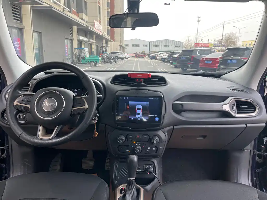 Jeep Renegade 2018 — фото 8
