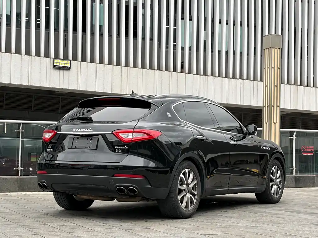 Maserati Levante 2017 — фото 10