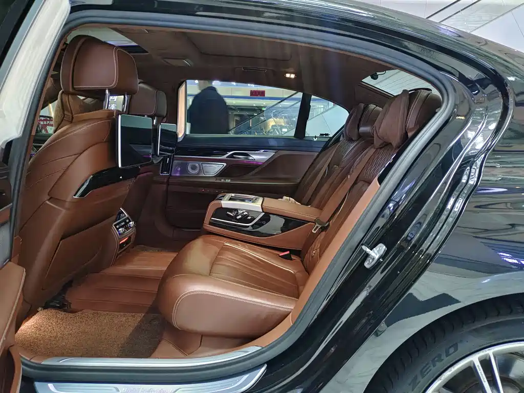 BMW 7 Series 2019 — фото 15