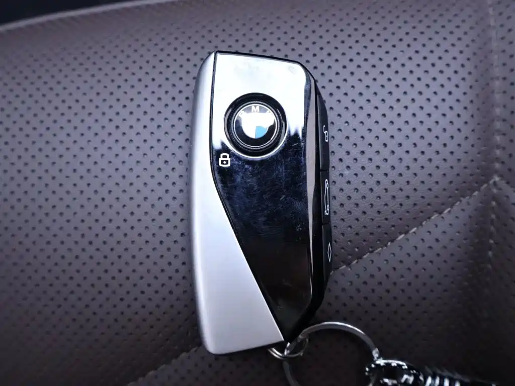 BMW i7 2023 — фото 25