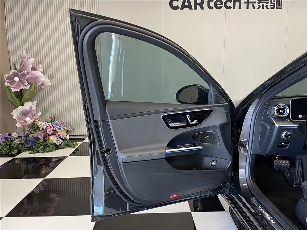 Mercedes-Benz C-Class 2024 — фото 15