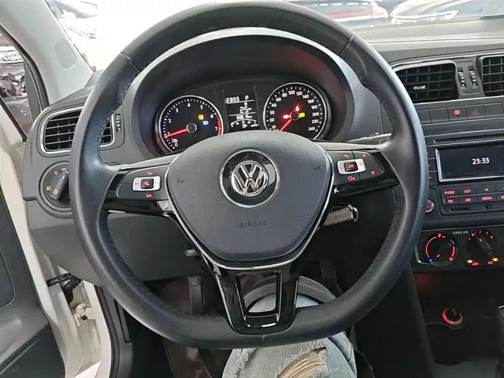 Volkswagen Polo 2016 — фото 11