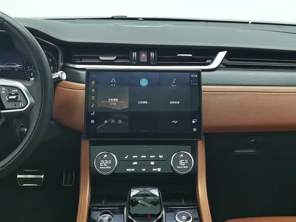Jaguar XFL 2022 — фото 12