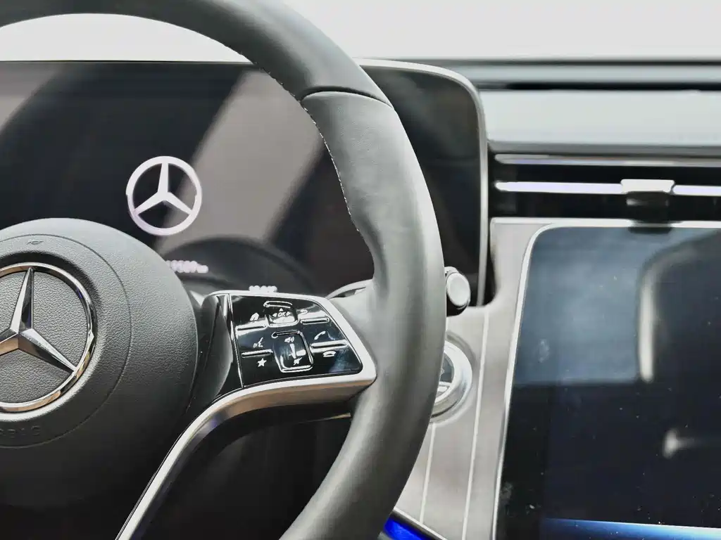 Mercedes-Benz E-Class 2025 — фото 33