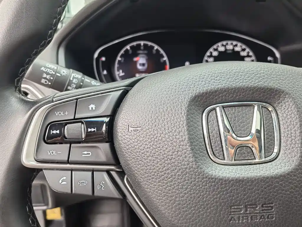 Honda Accord 2022 — фото 17