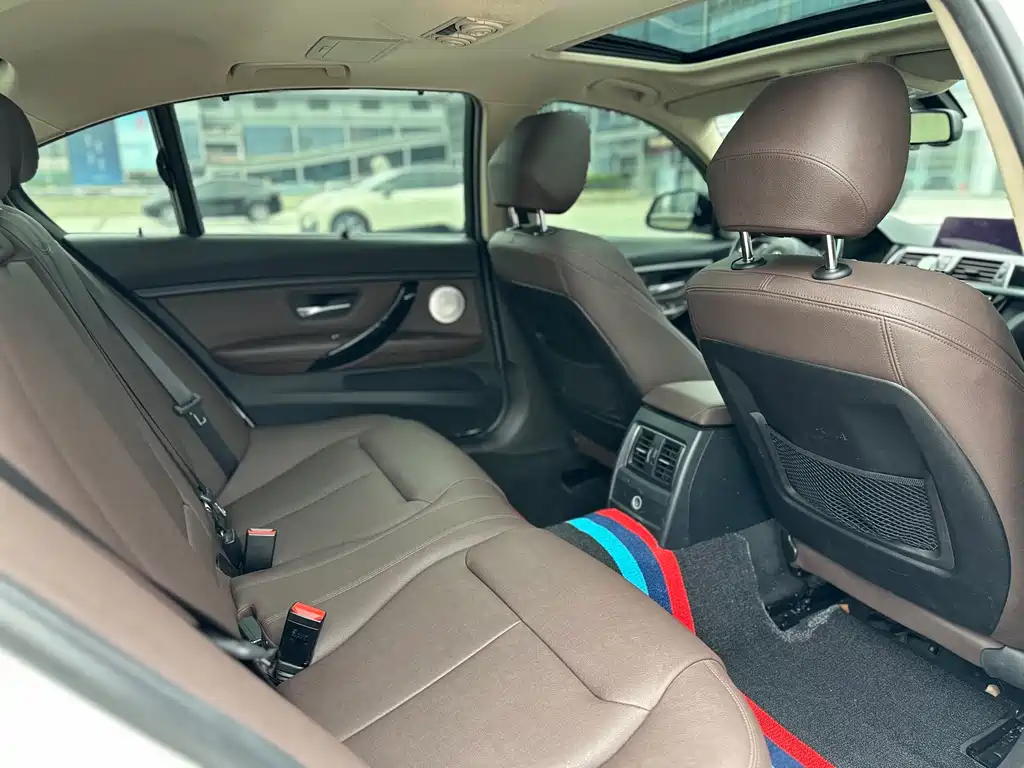 BMW 3 Series 2019 — фото 14