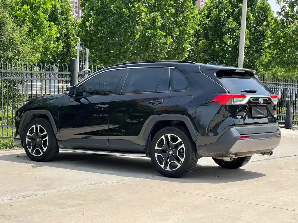 Toyota RAV4 2020 — фото 9