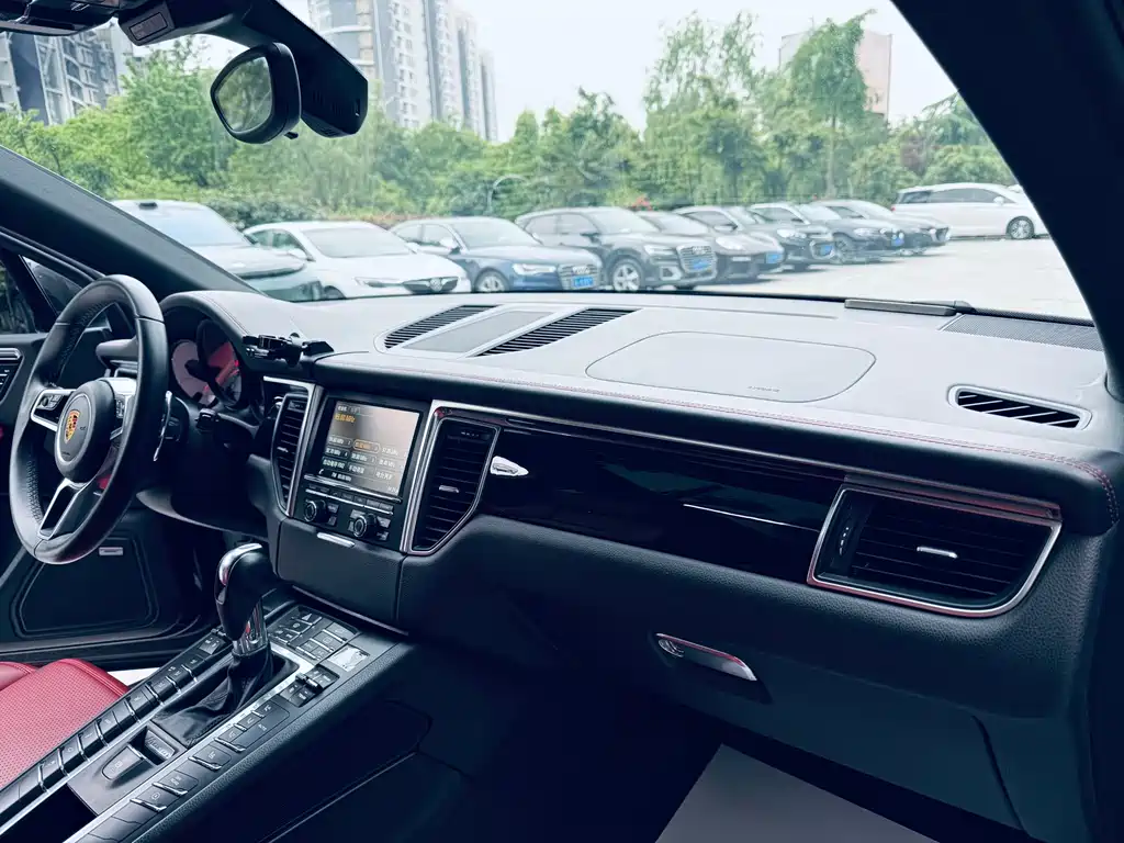 Porsche Macan 2016 — фото 13