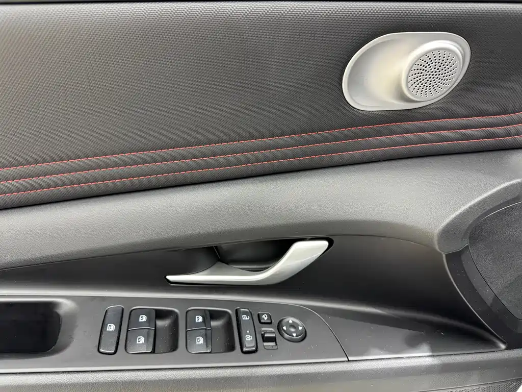 Hyundai Elantra 2022 — фото 13