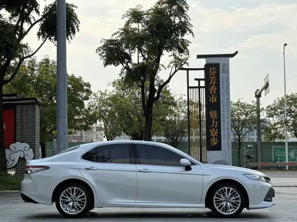 Toyota Camry 2020 — фото 4