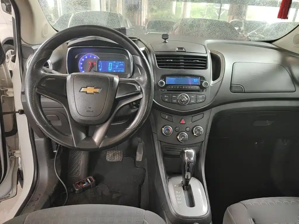 Chevrolet Trax 2015 — фото 10
