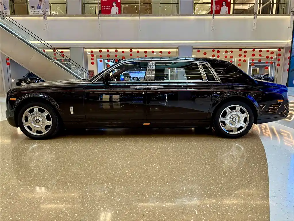 Rolls-Royce Phantom 2015 — фото 12