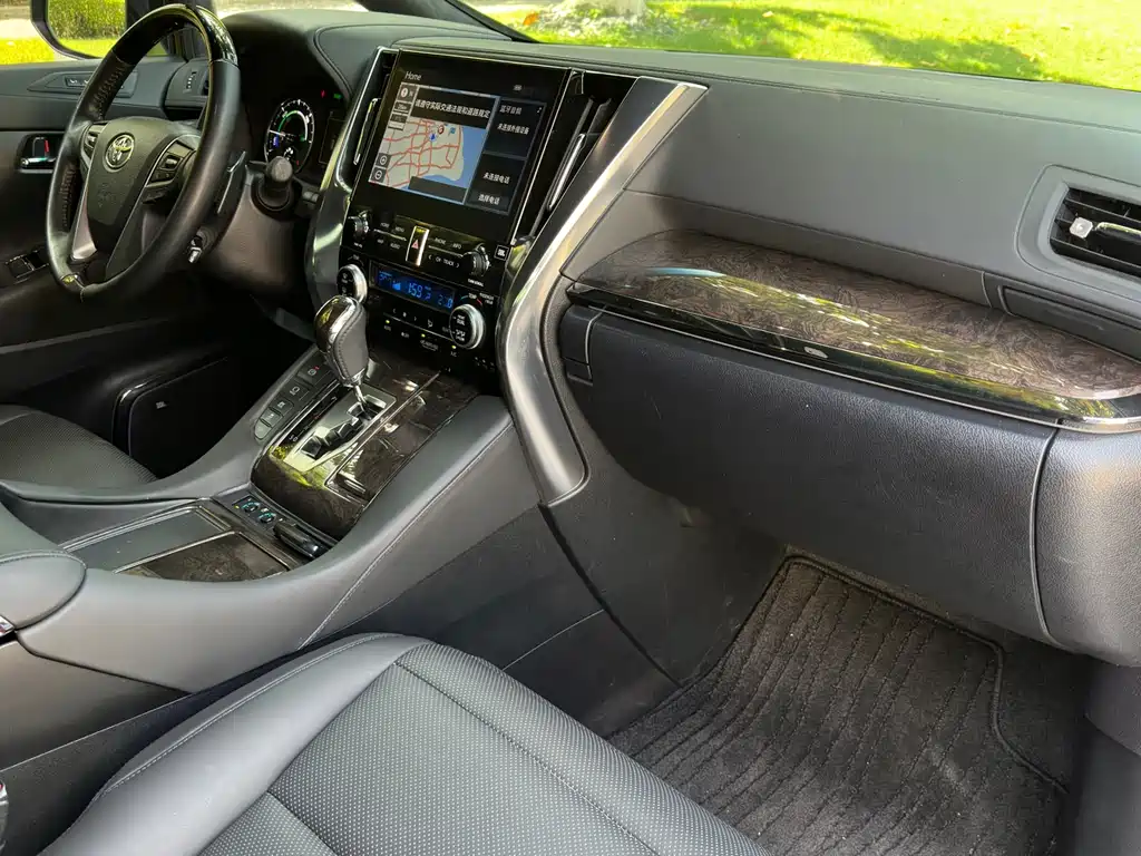 Toyota Alphard 2023 — фото 12