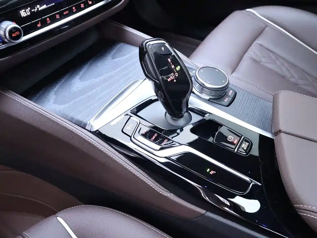 BMW 5 Series 2024 — фото 12