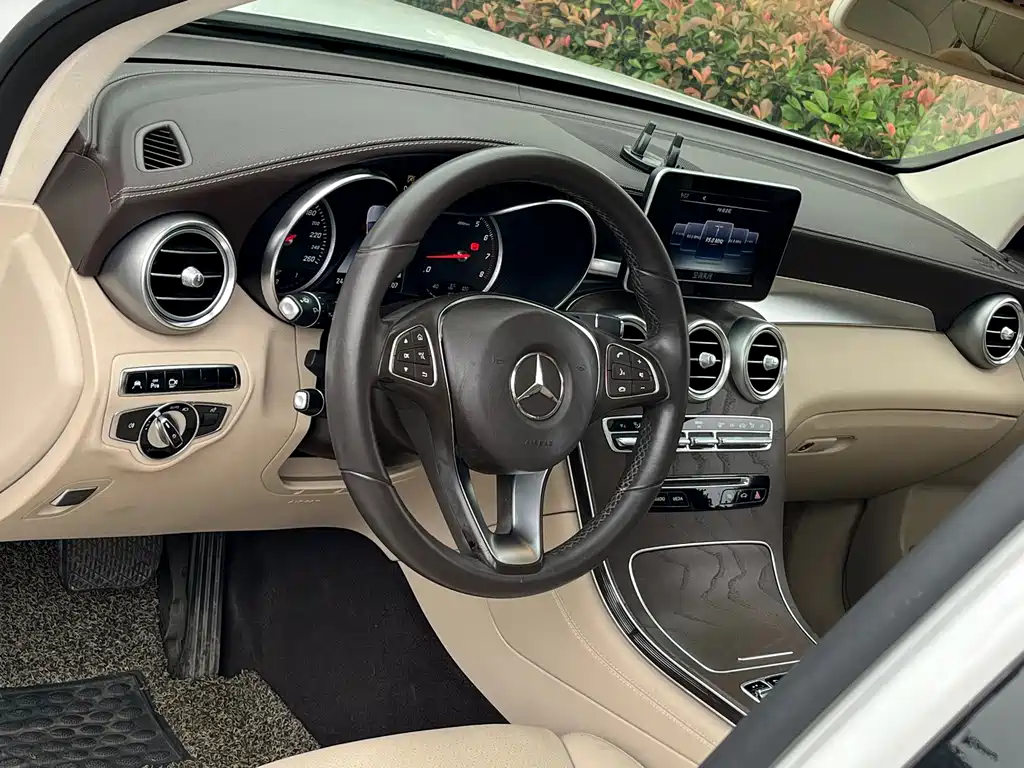 Mercedes-Benz GLC 2016 — фото 10