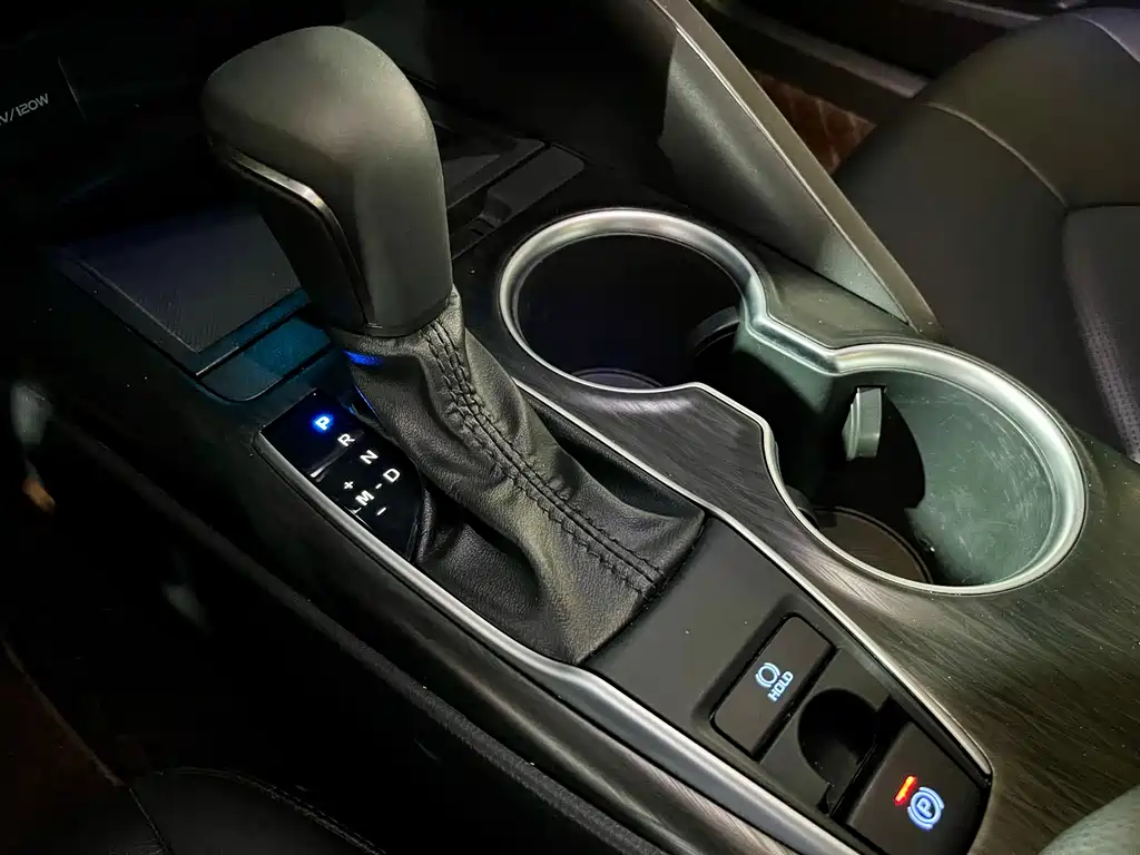 Toyota Camry 2024 — фото 10