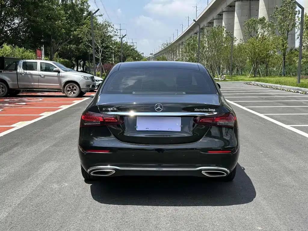 Mercedes-Benz E-Class 2022 — фото 10