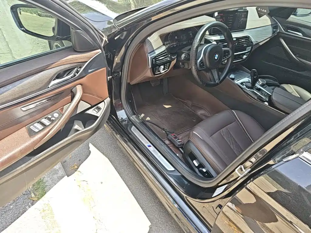 BMW 5 Series 2021 — фото 16