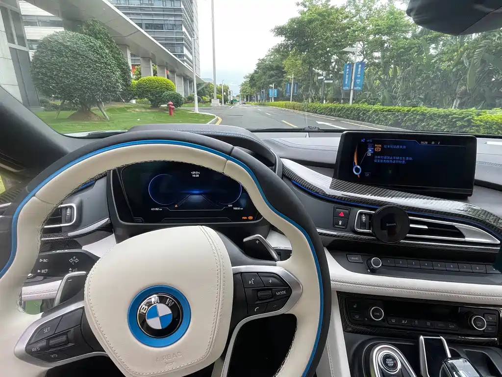 BMW i8 2016 — фото 15