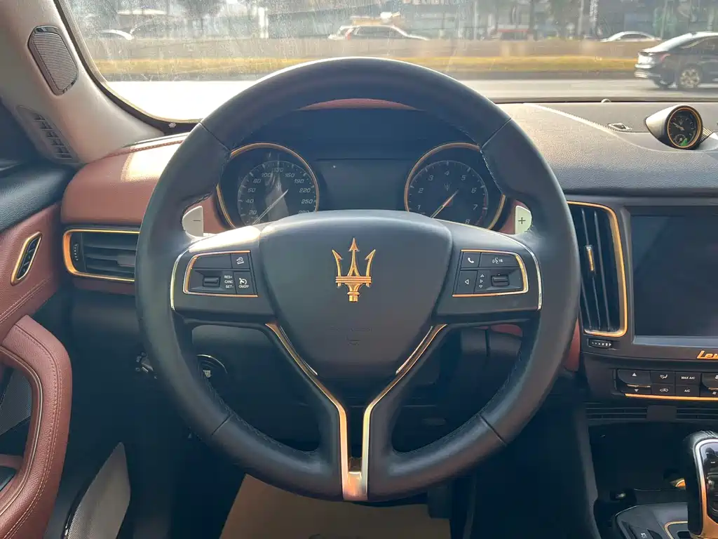 Maserati Levante 2018 — фото 8