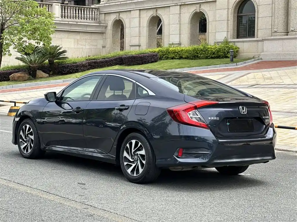 Honda Civic 2018 — фото 4
