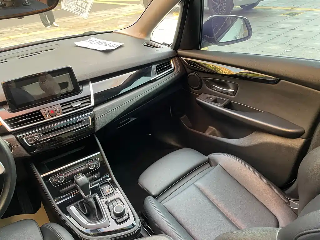 BMW 2 Series Active Tourer 2018 — фото 11
