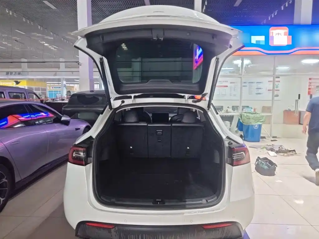 Tesla Model Y 2023 — фото 19