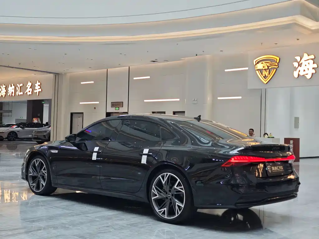 Audi A7L 2023
